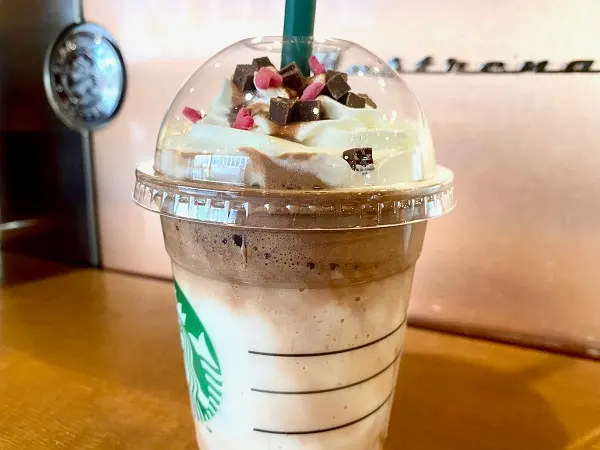 【スタバ新作 2021バレンタイン】メルティ生チョコレートフラペチーノの中身をカスタマイズ