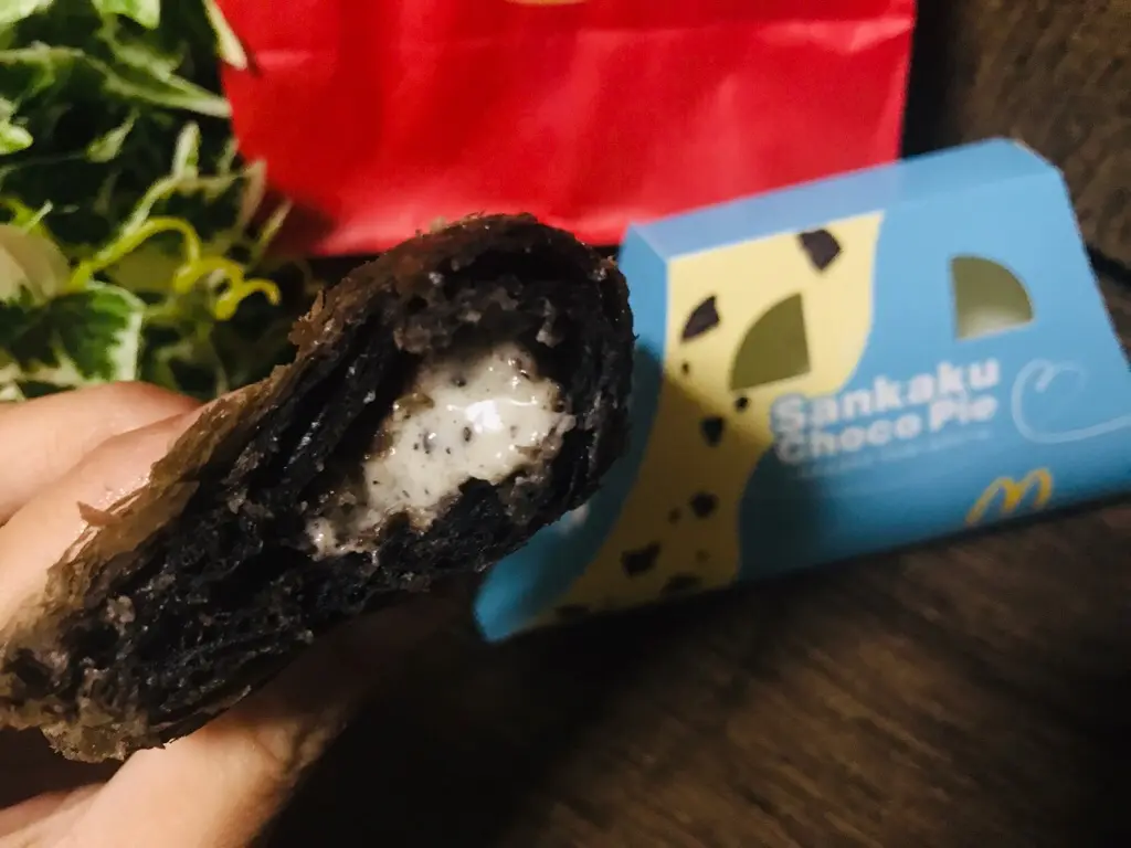 【マクドナルド】定番スイーツ《三角チョコパイ》にクッキー&クリーム味が新登場♡_3