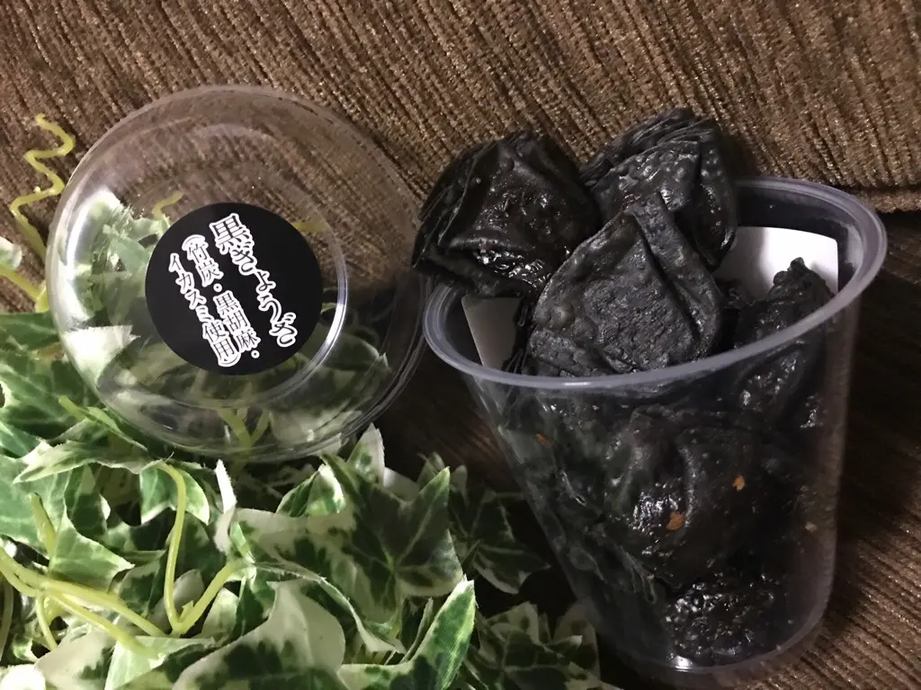 【ローソン】12個入り200円!コスパ最強《黒ぎょうざ》にハマりました♡_2