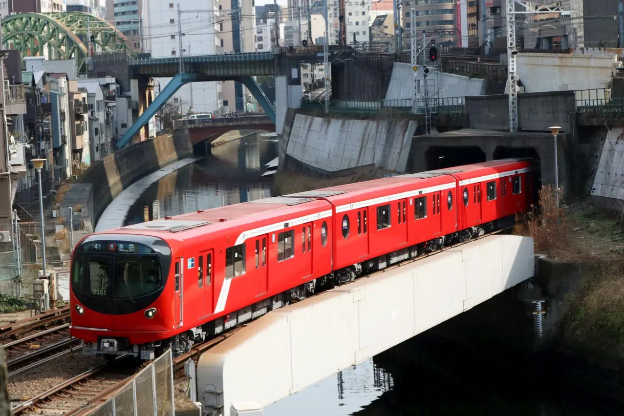 丸ノ内線新型車両_1