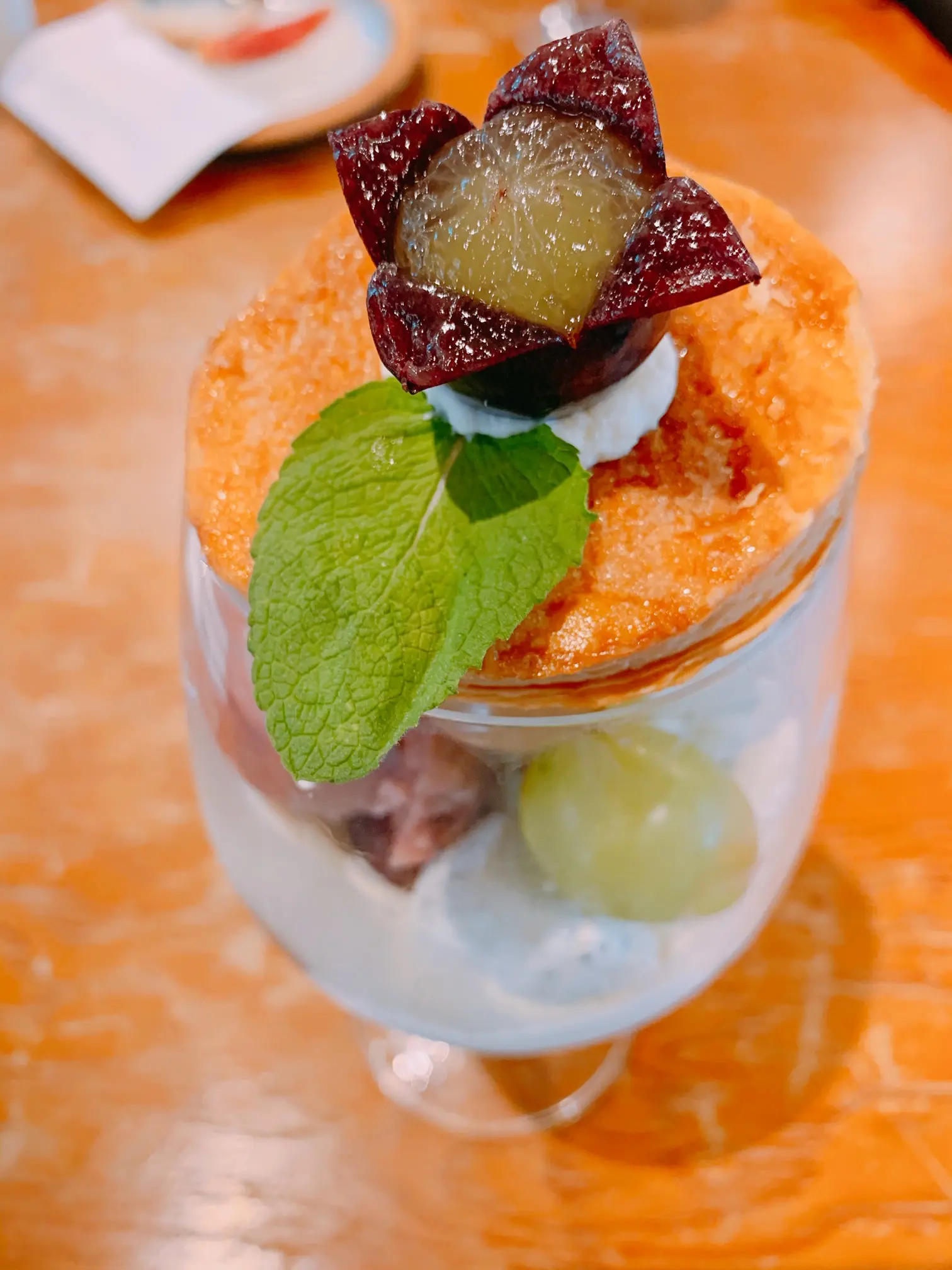 【おすすめカフェ】旬の《桃がまるごと&葡萄がたっぷり》詰まったジューシーなパフェ♡_8