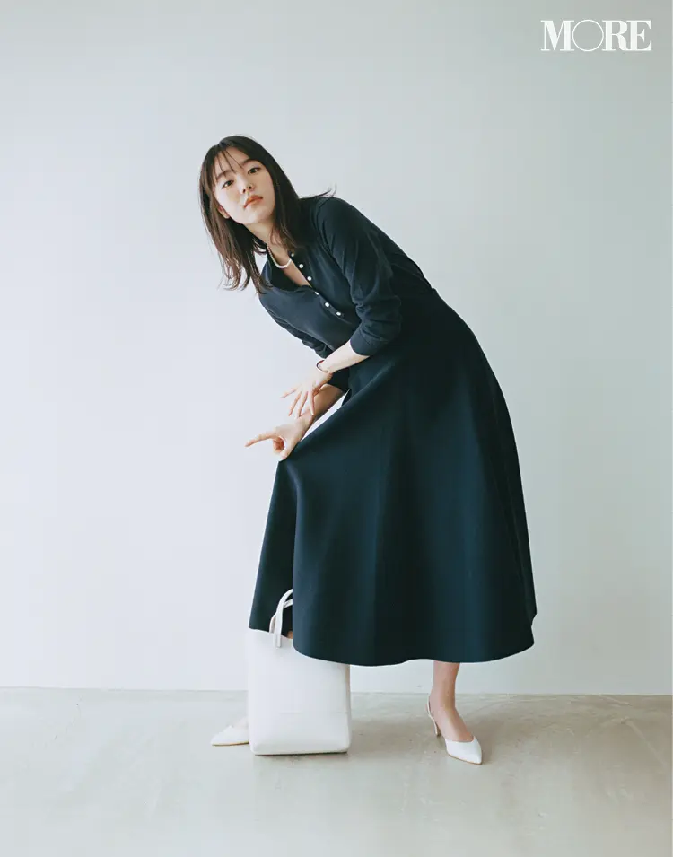 「白とネイビー」。知的で清潔感もあって柄×柄コーデも超簡単。実は最強コンビなんじゃない?記事Photo Gallery_1_2