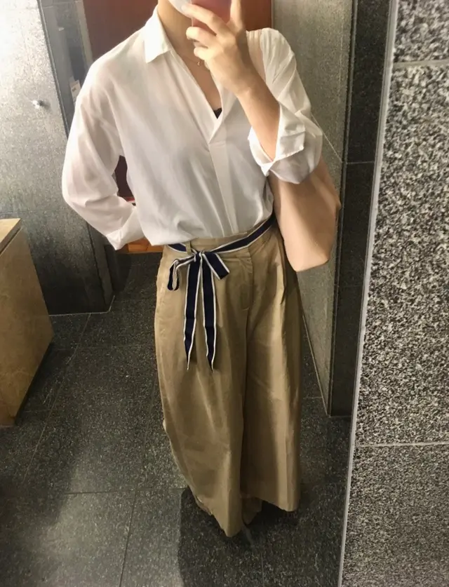 【オフィスコーデ】お気に入りのワイドパンツ×白シャツ_4