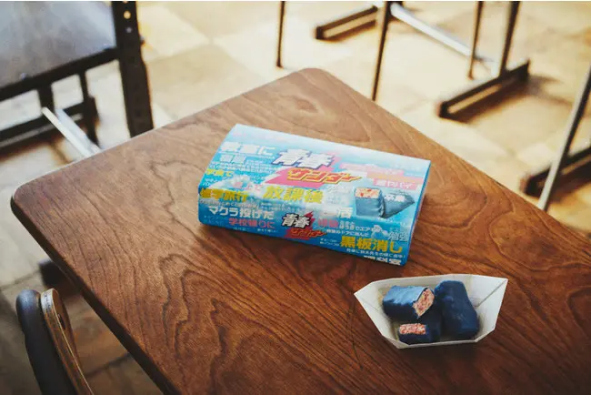 『ブラックサンダー』の「青春サンダー」外箱パッケージと実物