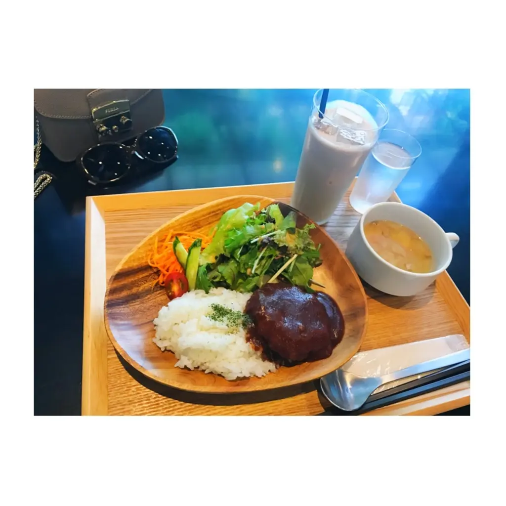 《都心の雑踏を忘れられるカフェ!ここに健在!港区青山の自然に囲まれたCONNEL COFFEE!》_3