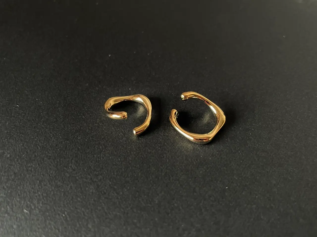 【D2C】シンプル&高見え!コーデを引き立てる《hshiiaccessory》のイヤカフセット_3