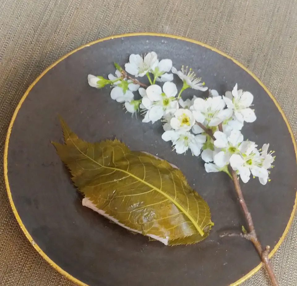 【おすすめいちごスイーツ】老舗゛紀の国屋゛の《いちご大福》と《桜餅》で春を味わう:*_5