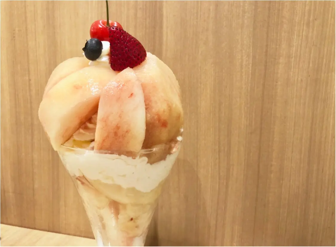 桃丸ごと2個分の幸せ❤️【果実園リーベル】今しか食べられない至福のパフェ!_3