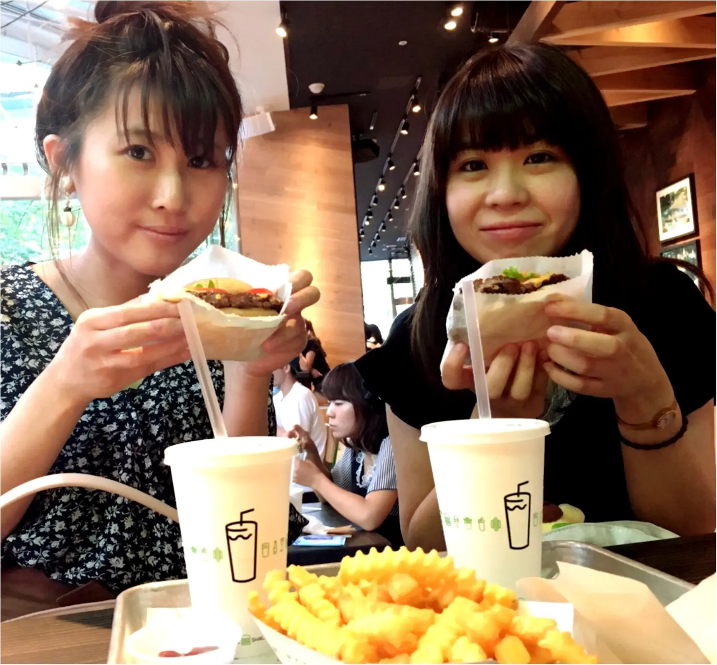 やっぱりおいしい…!念願のシェイクシャック、並ばずに食べれました♡_5