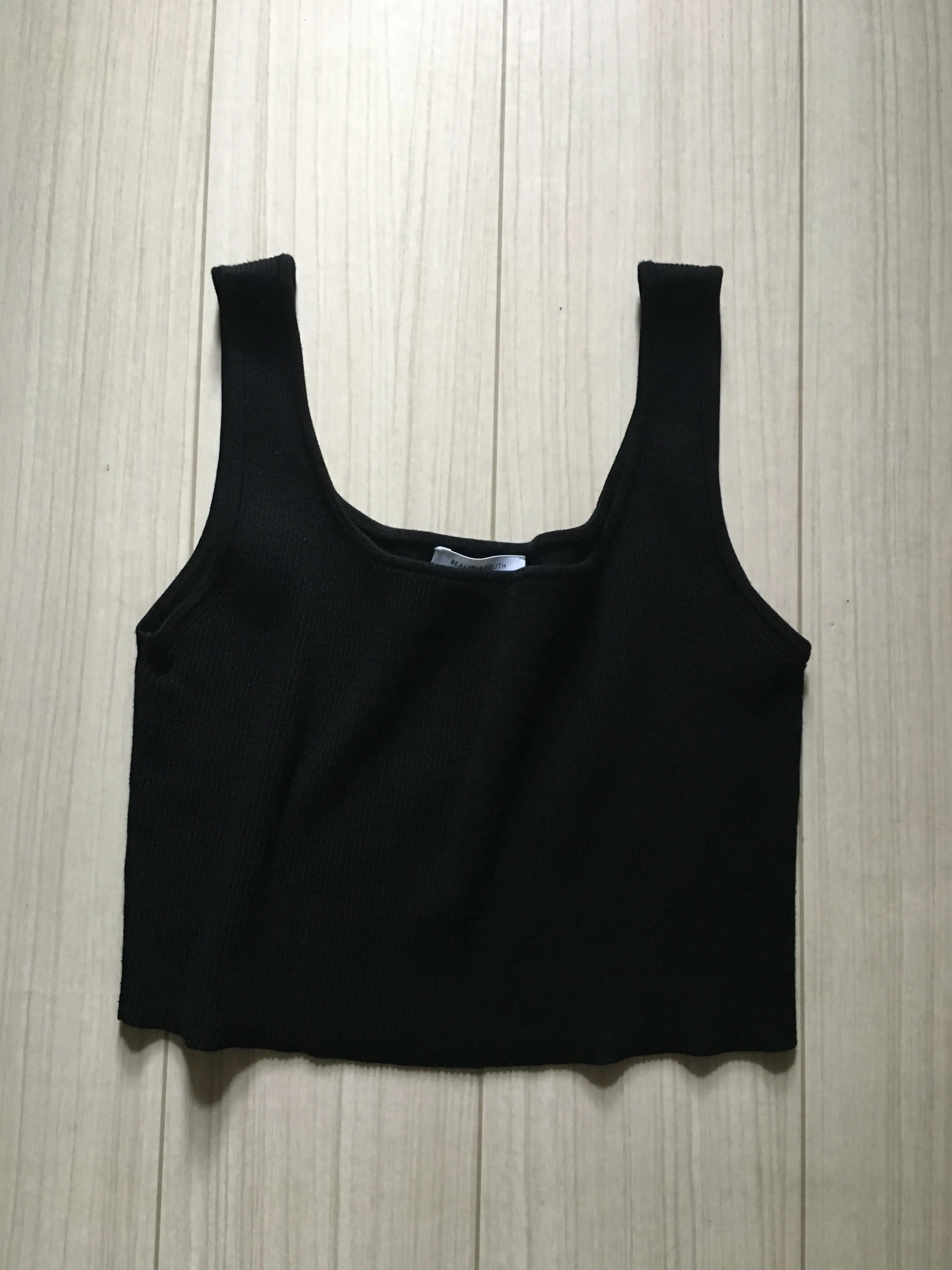 きれい色がトレンドだからこそ欲しい。使える“黒”の服。_3