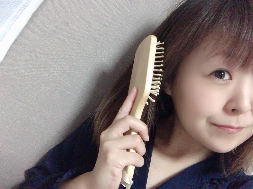 【MORE8月号】今月買うべき神付録!《uka》美髪パドルブラシが使い心地最高♡_3