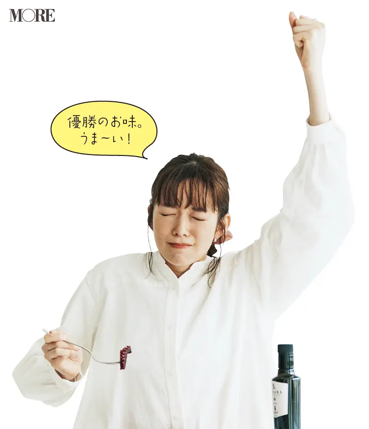 佐藤栞里が、茨城県のお取り寄せグルメ「Mark A」のプレミアムたことオリーブオイルセットを食べている様子