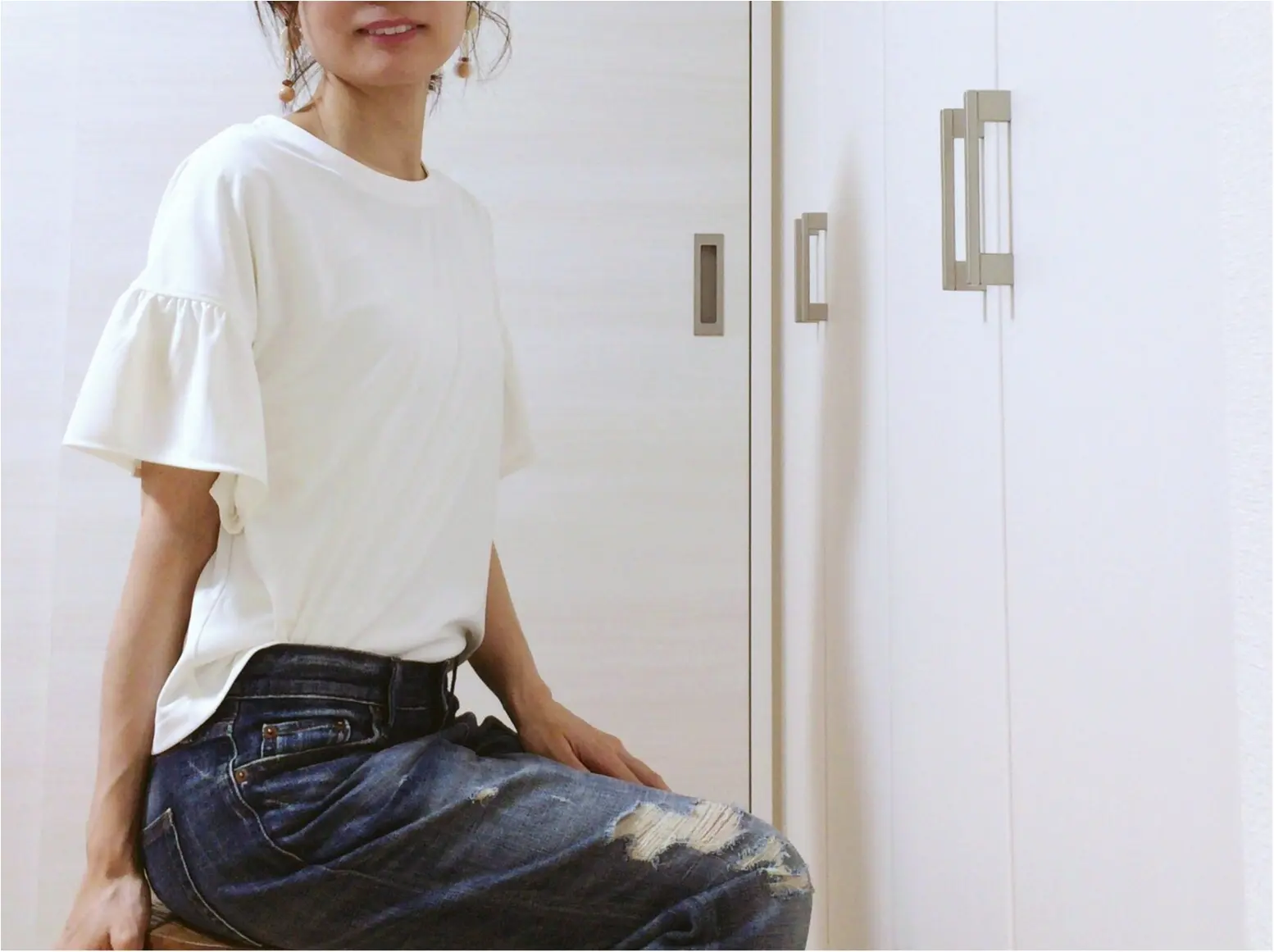 即使える【ユニクロ】ON・OFFコーデ!《フリル袖白ブラウス》と《リブバレエネックTピンク》で実践!_5