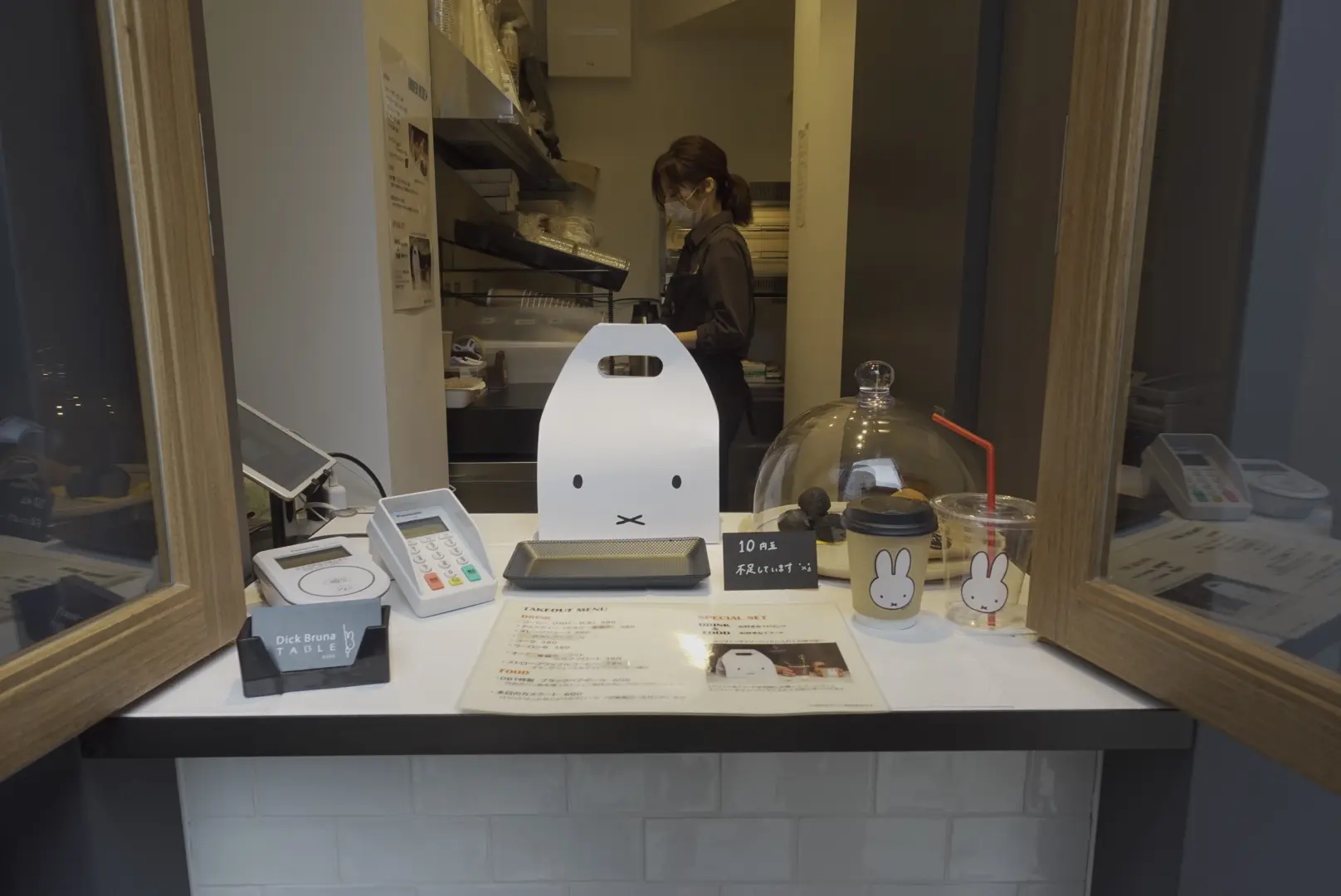 【神戸・元町】ワインバー!?大人のためのミッフィーのお店!?ディックブルーナテーブルDick Bruna TABLE_2
