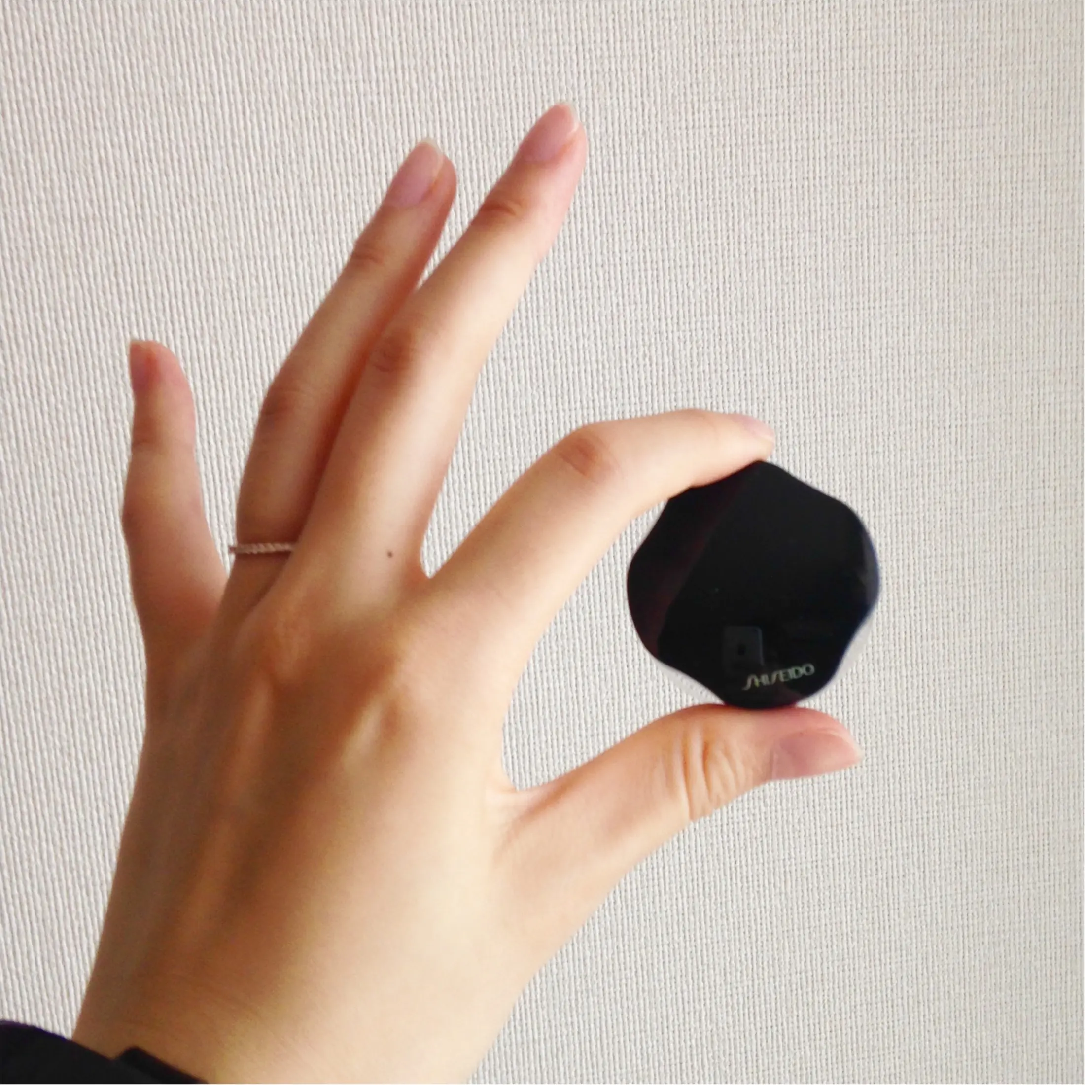 夏のアイシャドーは艶めく質感のクリームタイプで。_1
