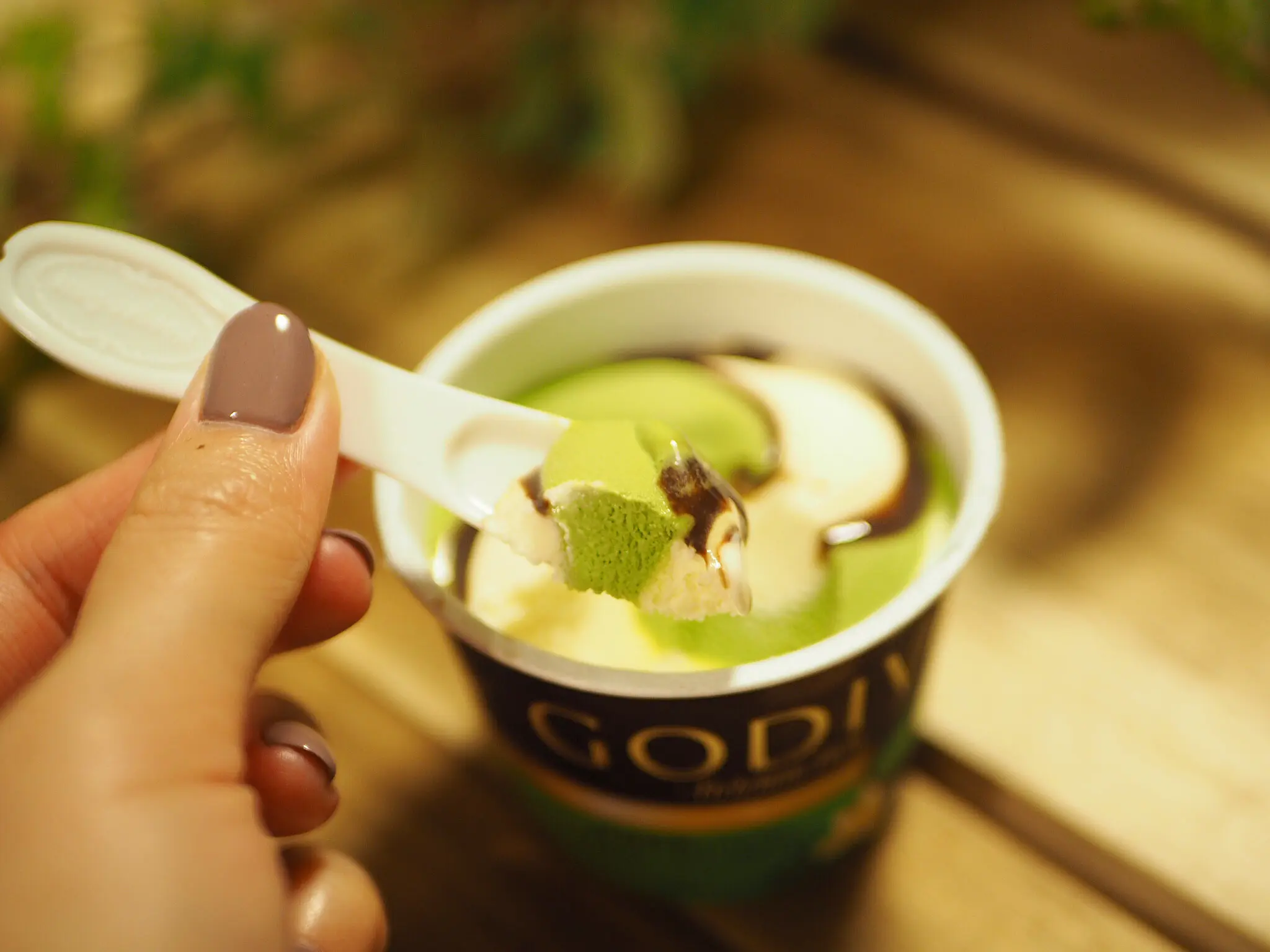 【おすすめアイス】《GODIVA×コンビニアイス》数量限定!「宇治抹茶とバニラにチョコレートソースを添えて」♡_4