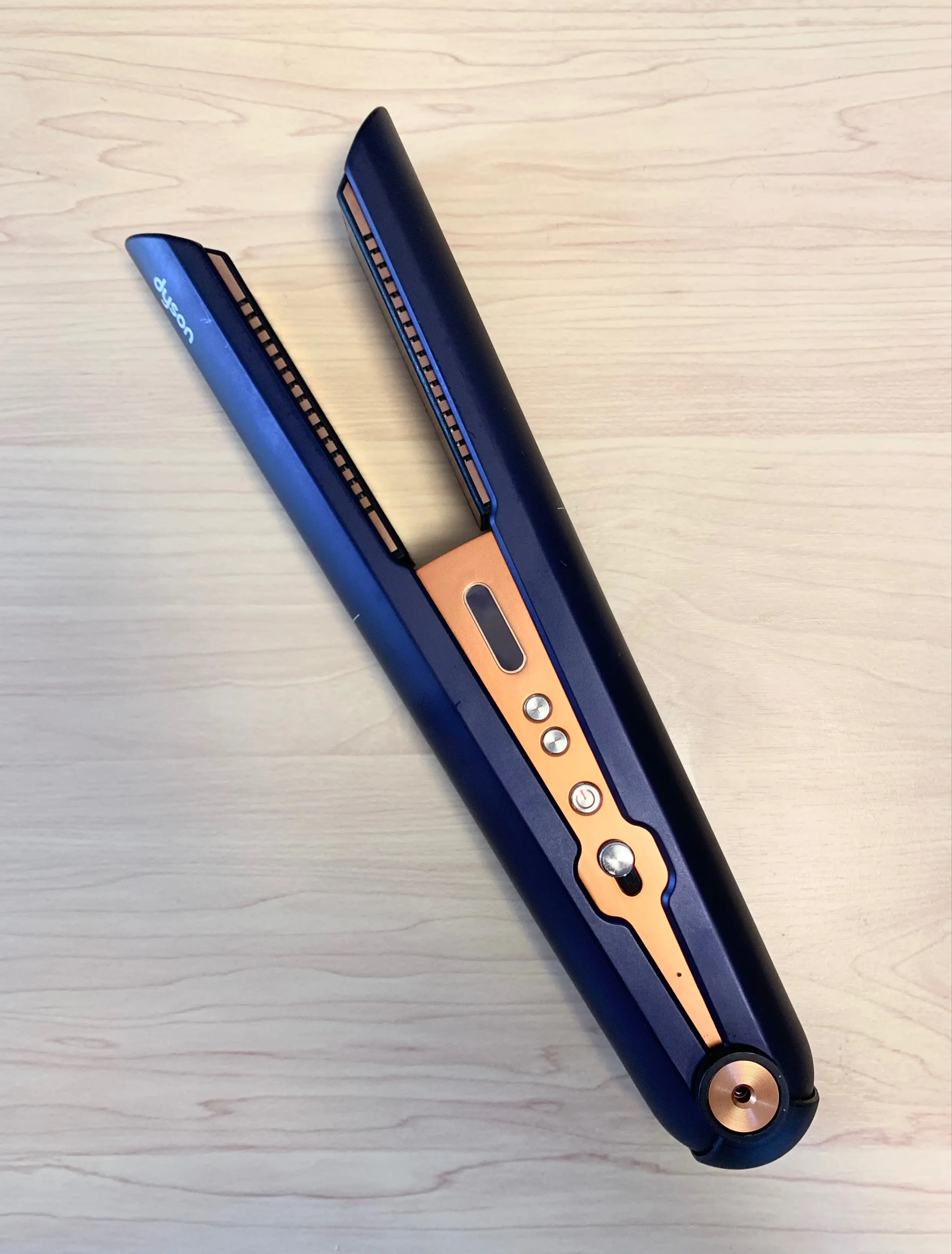 ダイソンのヘアアイロン