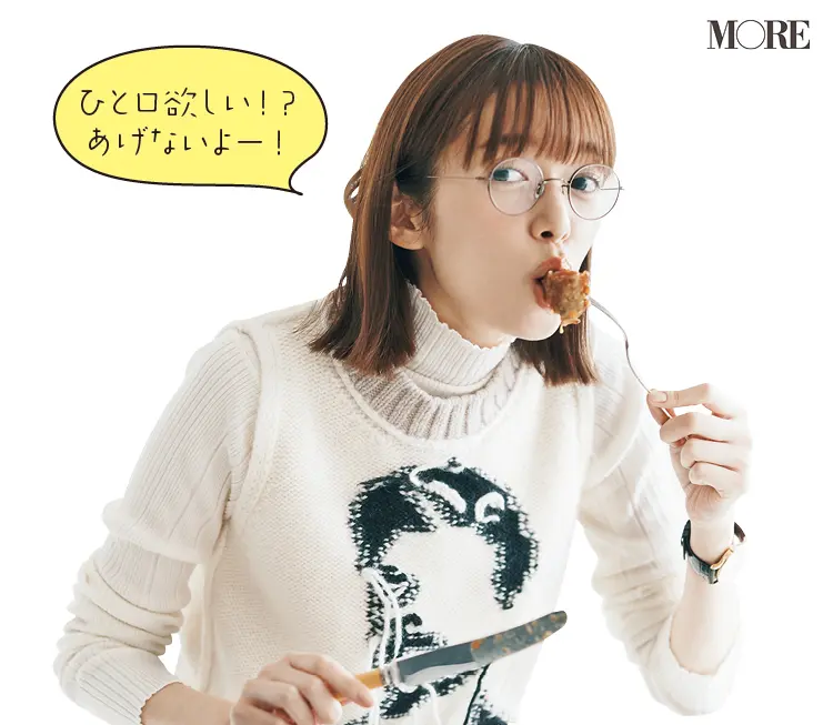 佐藤栞里が富山県のおすすめお取り寄せグルメ「レストハウス・ツーロン」のひみハンバーグを食べている様子