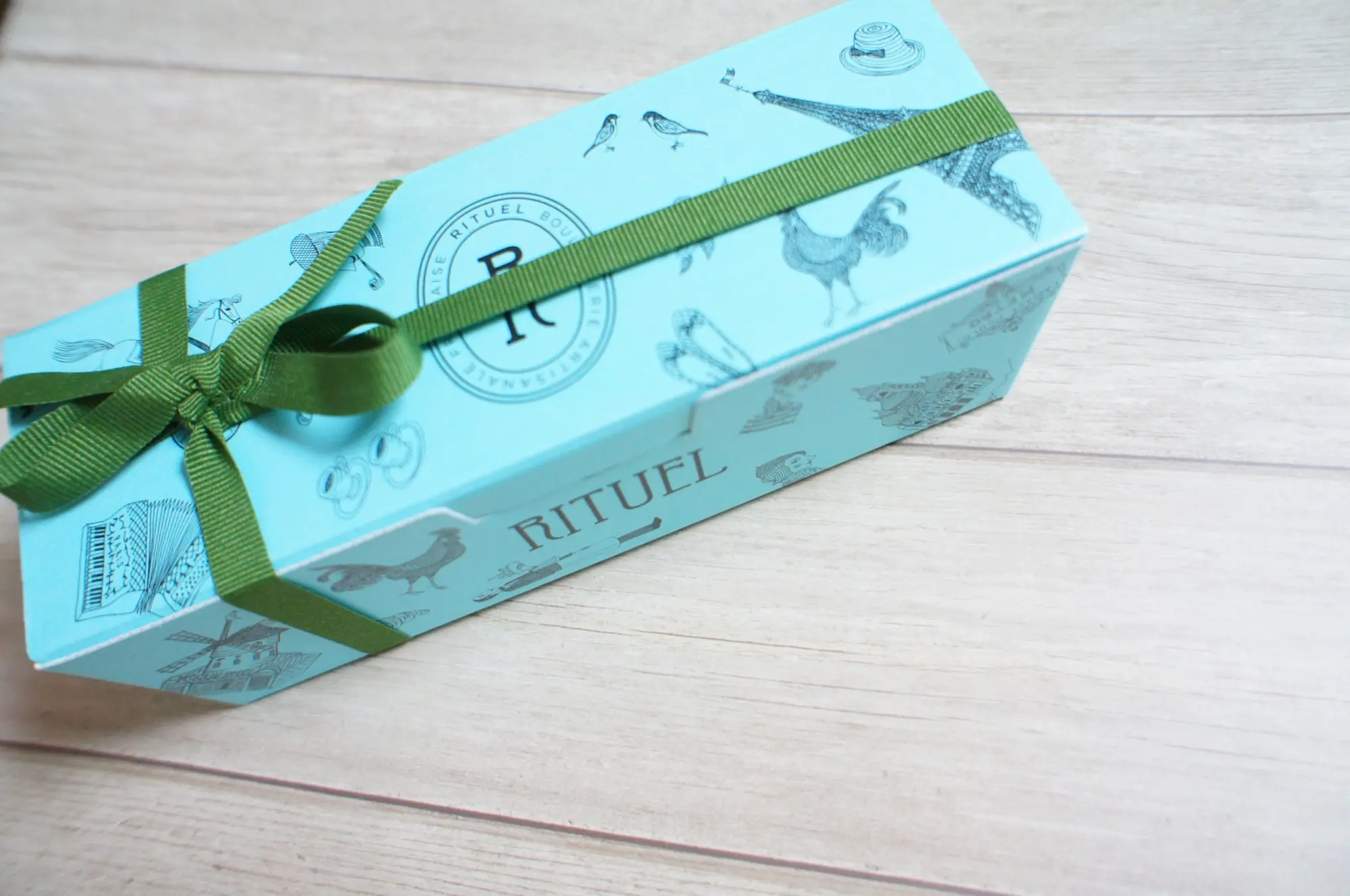 《ご当地MORE✩東京》貰って嬉しい手土産❤️【RITUEL】のマカロンバスク☻_1
