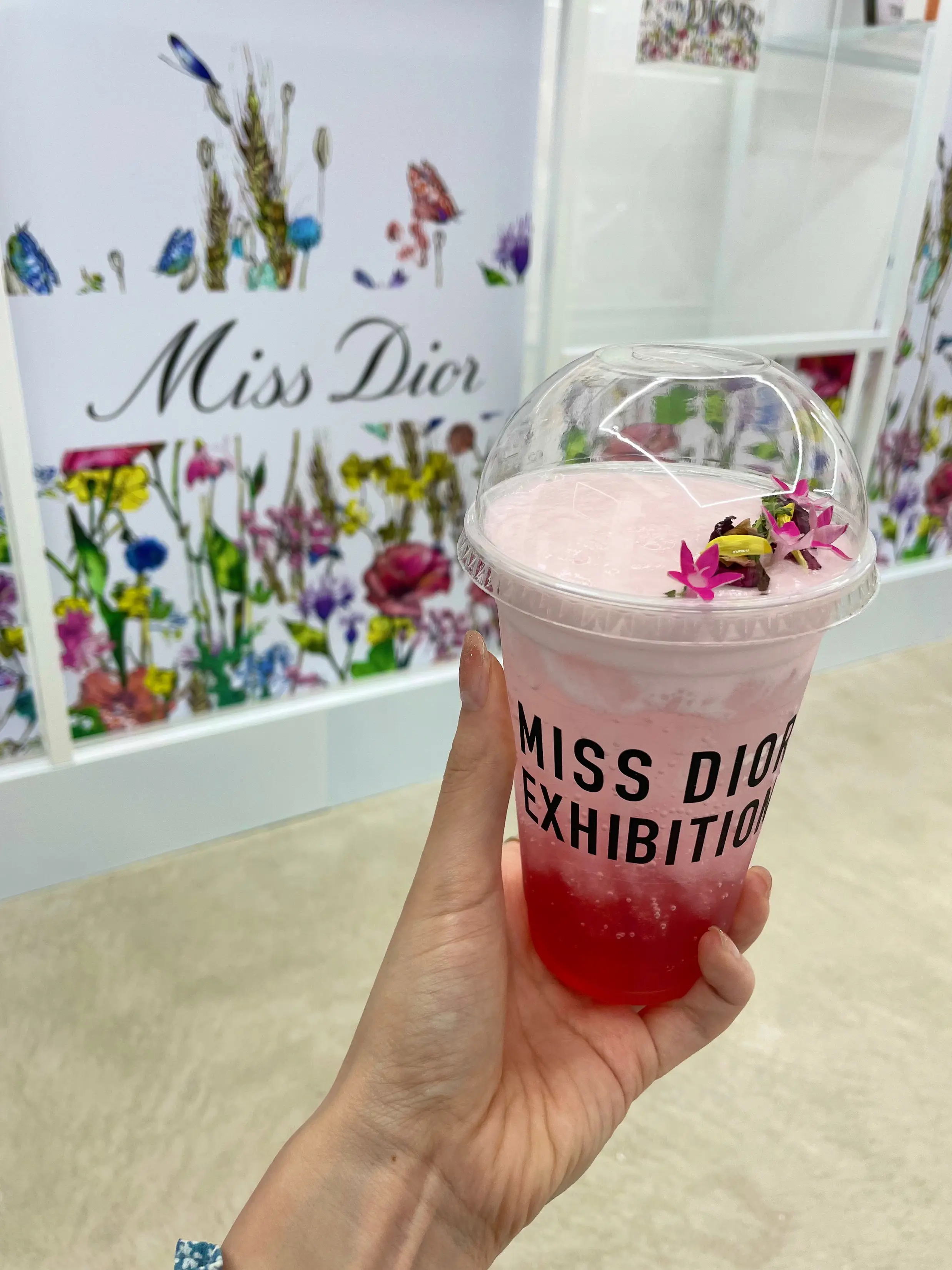 Dior(ディオール)のシグネチャー ドリンク「ローズ&ザクロ ビネガー ソーダ」