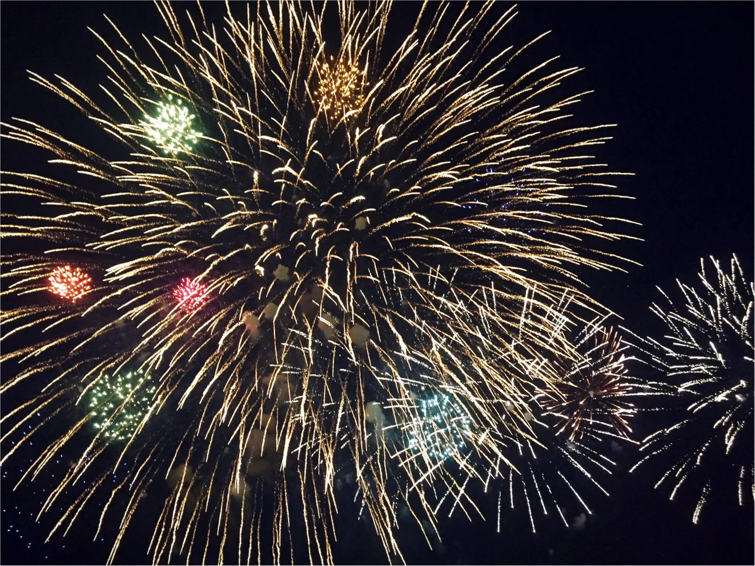 今年初の花火大会へ!頭上を降り注ぐ迫力満点の花火が♡*_3