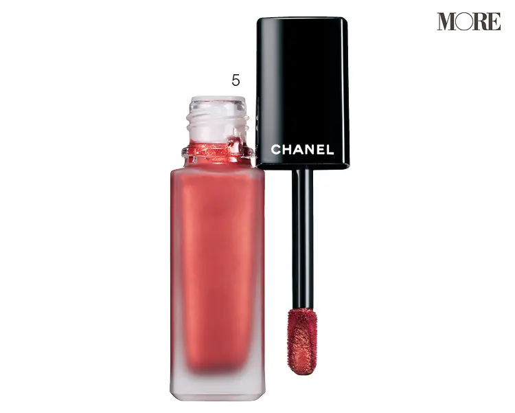 休日メイクは「女っぽメタリック」! 『イヴ・サンローラン・ボーテ』アイシャドウ、『NARS』リップなど、キラキラがマスト_6