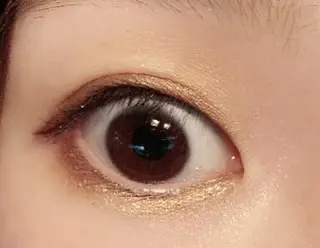 目のアップ