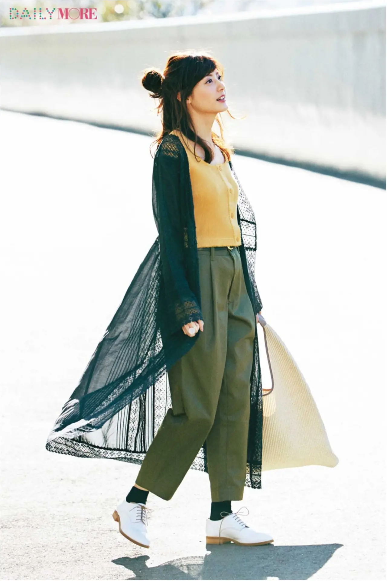 羽織るだけで今っぽい ガウン を使った春コーデまとめ ファッション コーディネート 代 Daily More