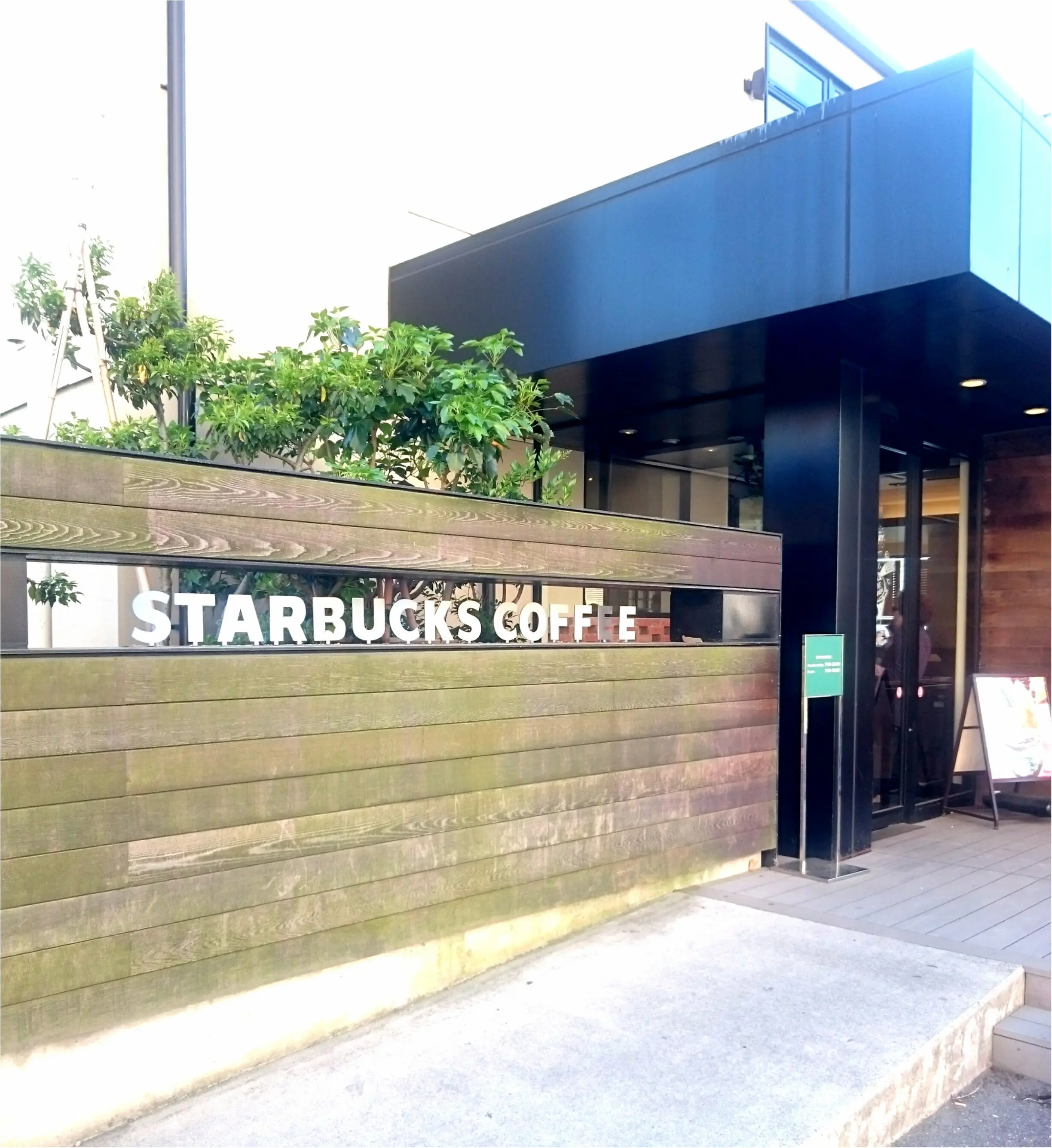 【海が見えるスタバ】【一度は行きたい景色のいいスタバ】港を見ながら○○名物にかけてアメリカンチェリーパイフラペチーノをいただきました♪_2