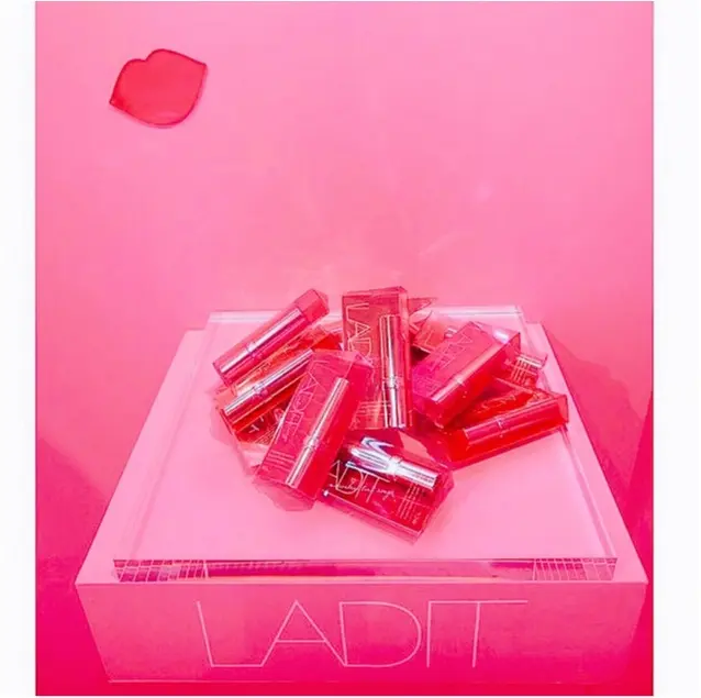 【2018年秋コスメ】発売前から話題!鏡を見ずに2層でキマる“ミラーレスティントルージュ”「LADIT(レディット)」❤️_2