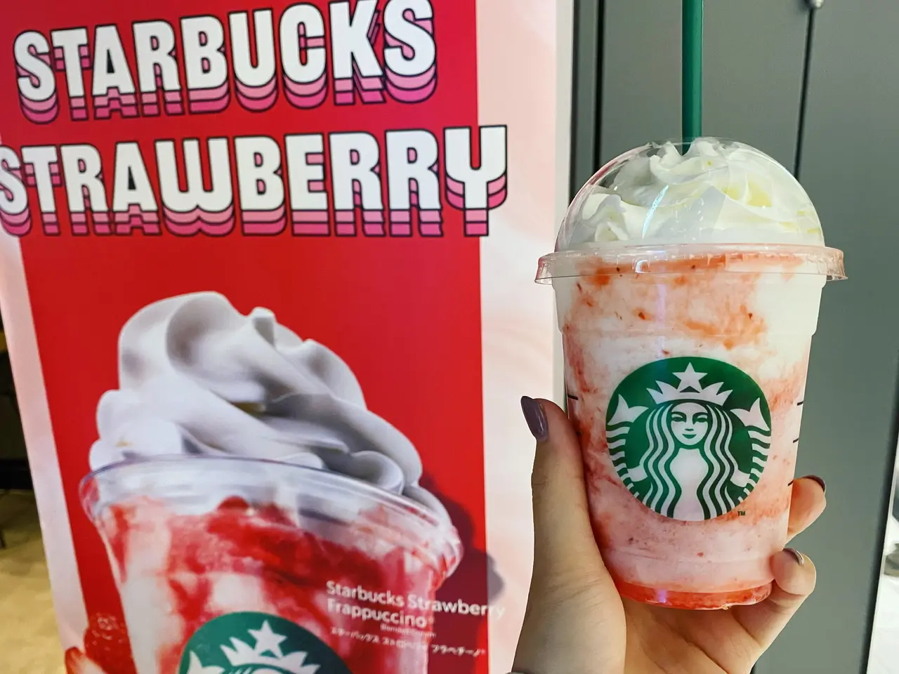 毎年大人気!スタバの【ストロベリー フラペチーノ】が今日から登場!❤︎❤︎❤︎_3
