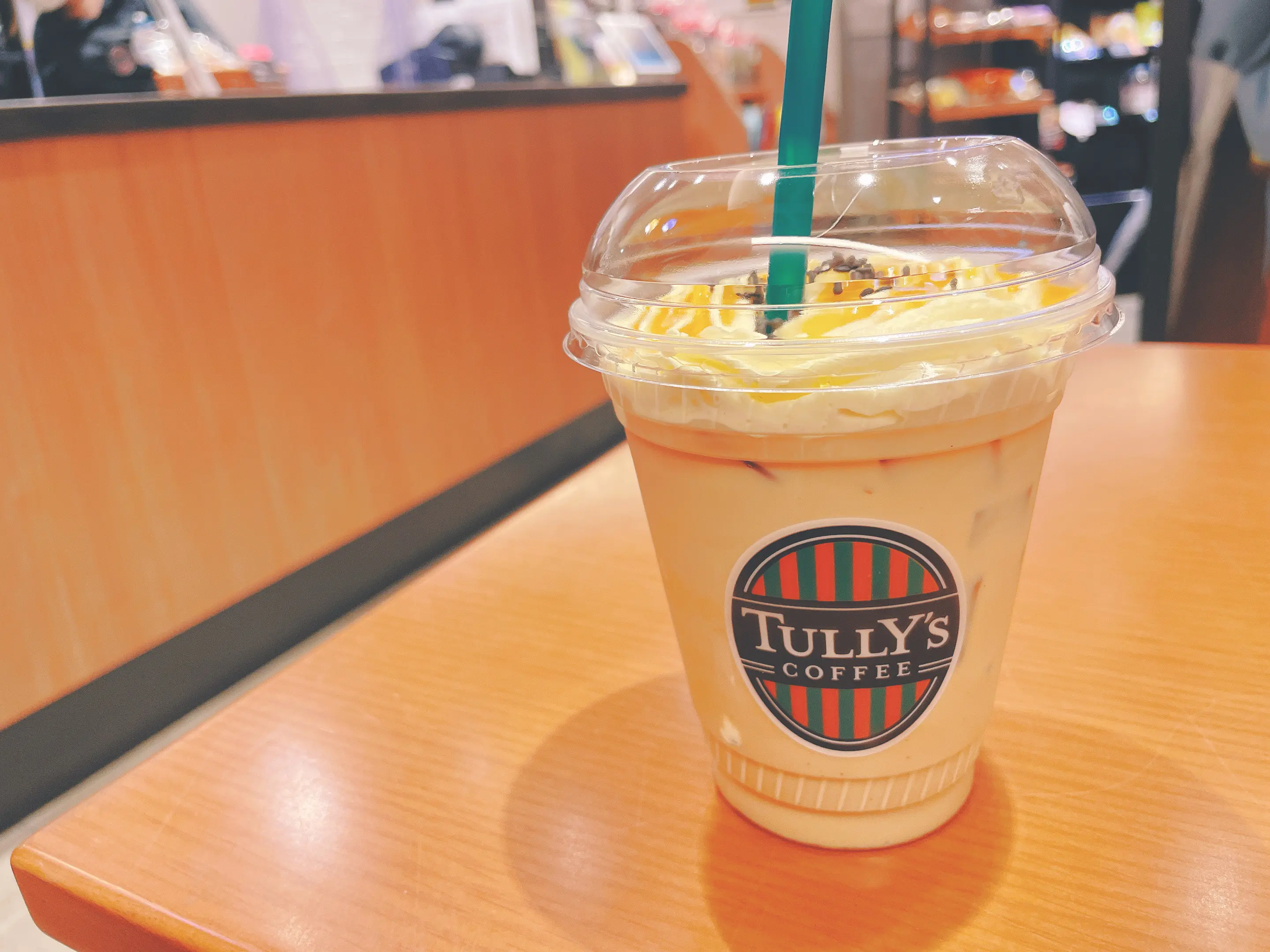 タリーズコーヒーの新作『ほっこりOIMOラテ』の写真