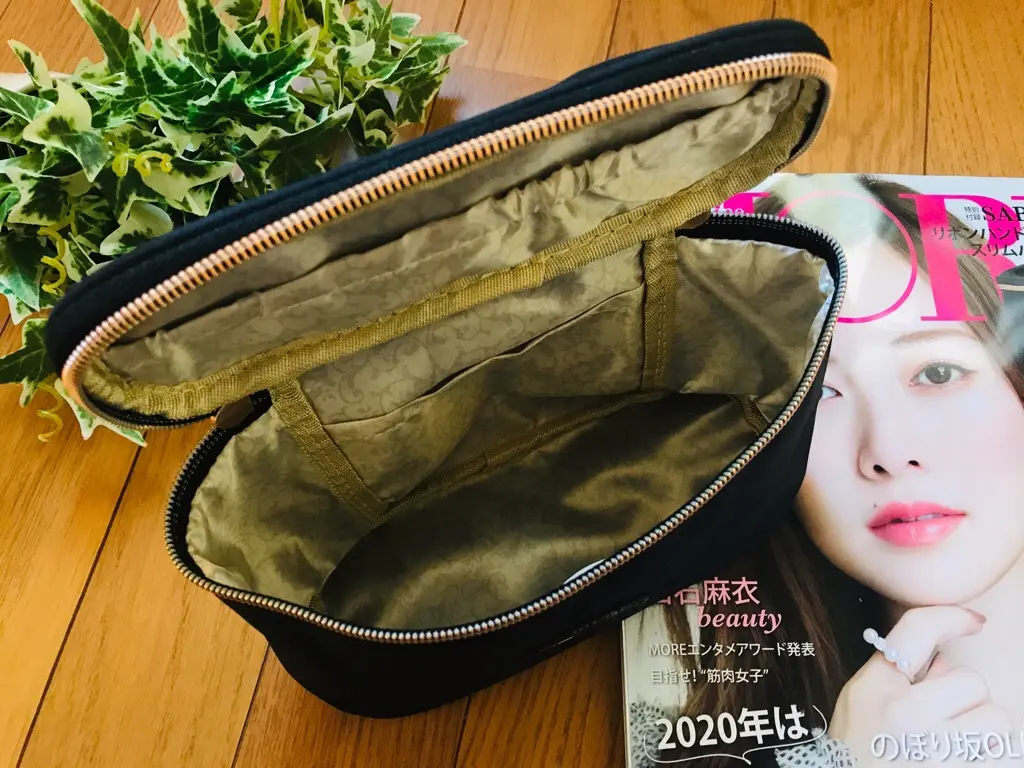 【MORE02月号】今月買うべき神付録!《SABON》リボンハンドルつきスリムバニティケースが可愛すぎ♡_3