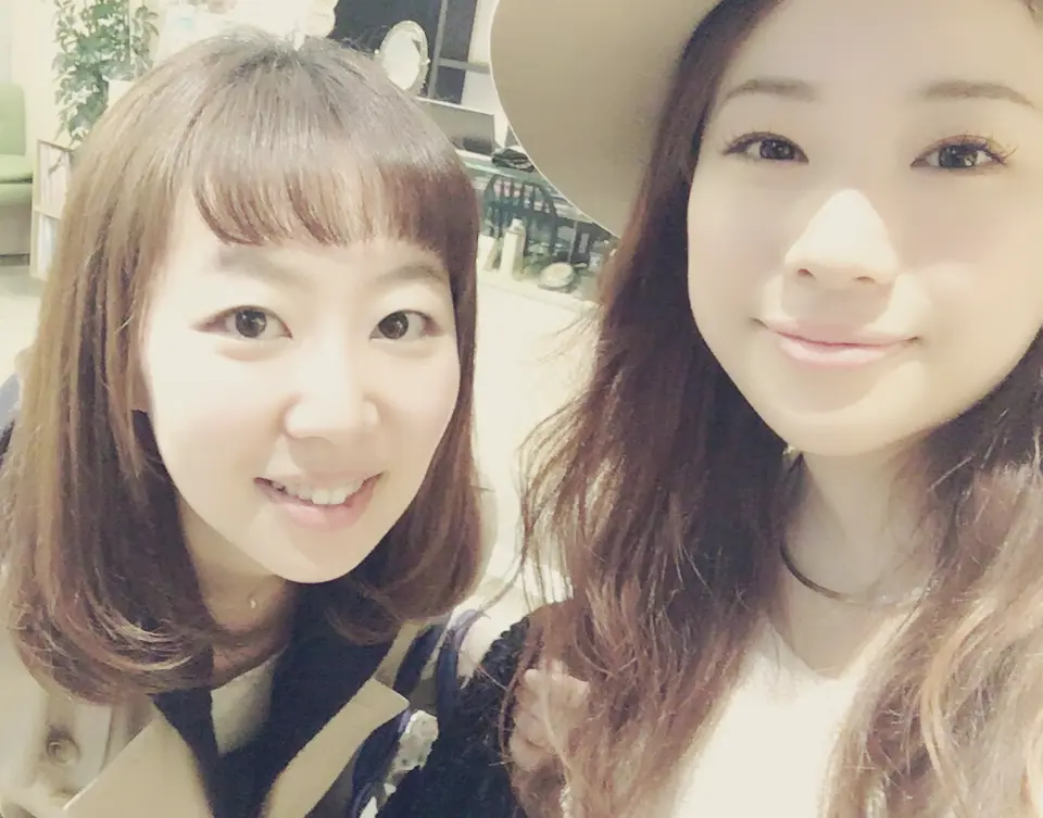 伸ばしてはー切ってー伸ばしては〜切る。表参道の有名店でとぅるとぅるヘアーに❤️_5