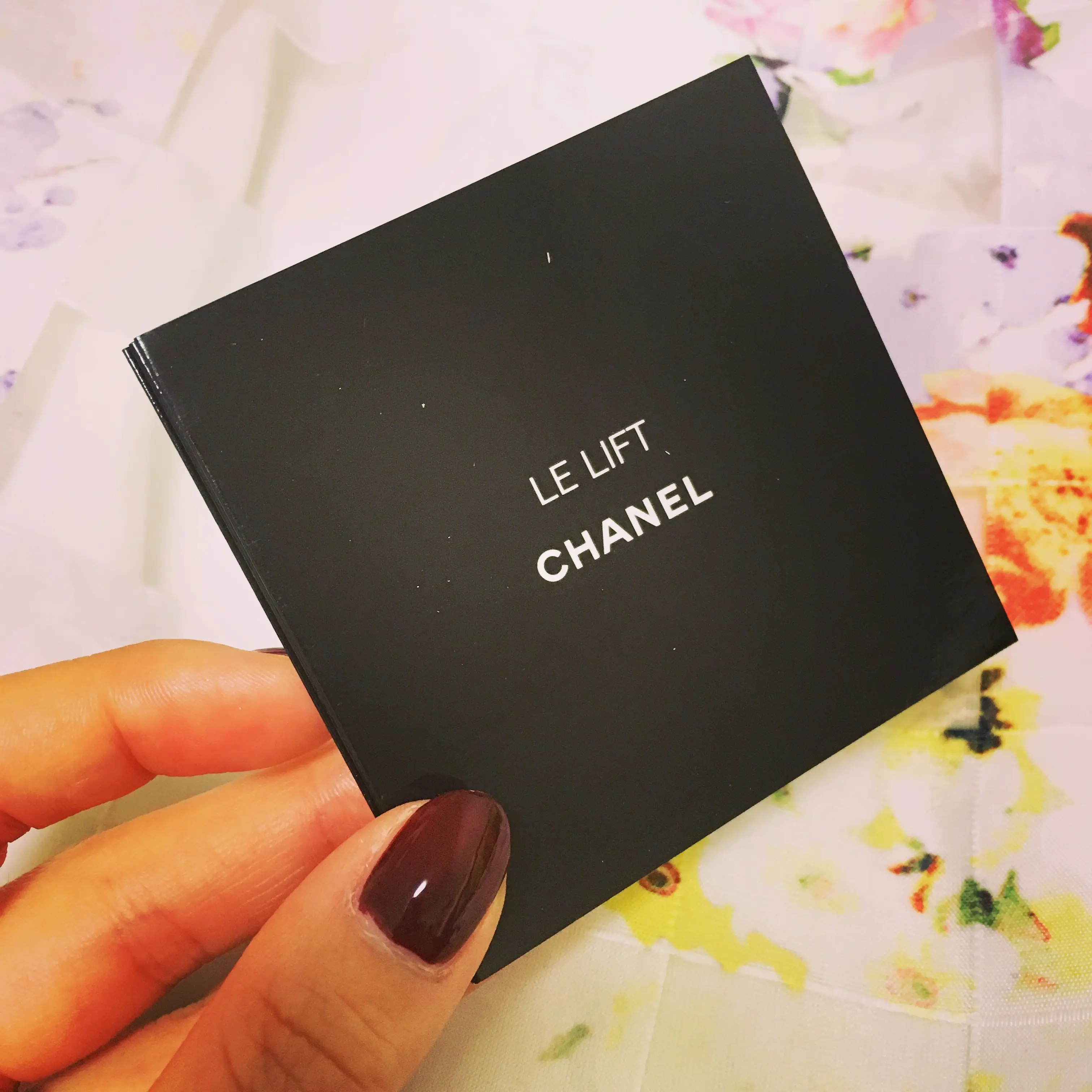 "今年こそ小顔王に私はなる!"私の小顔をつくるのは《CHANEL》のマッサージツール♡_3