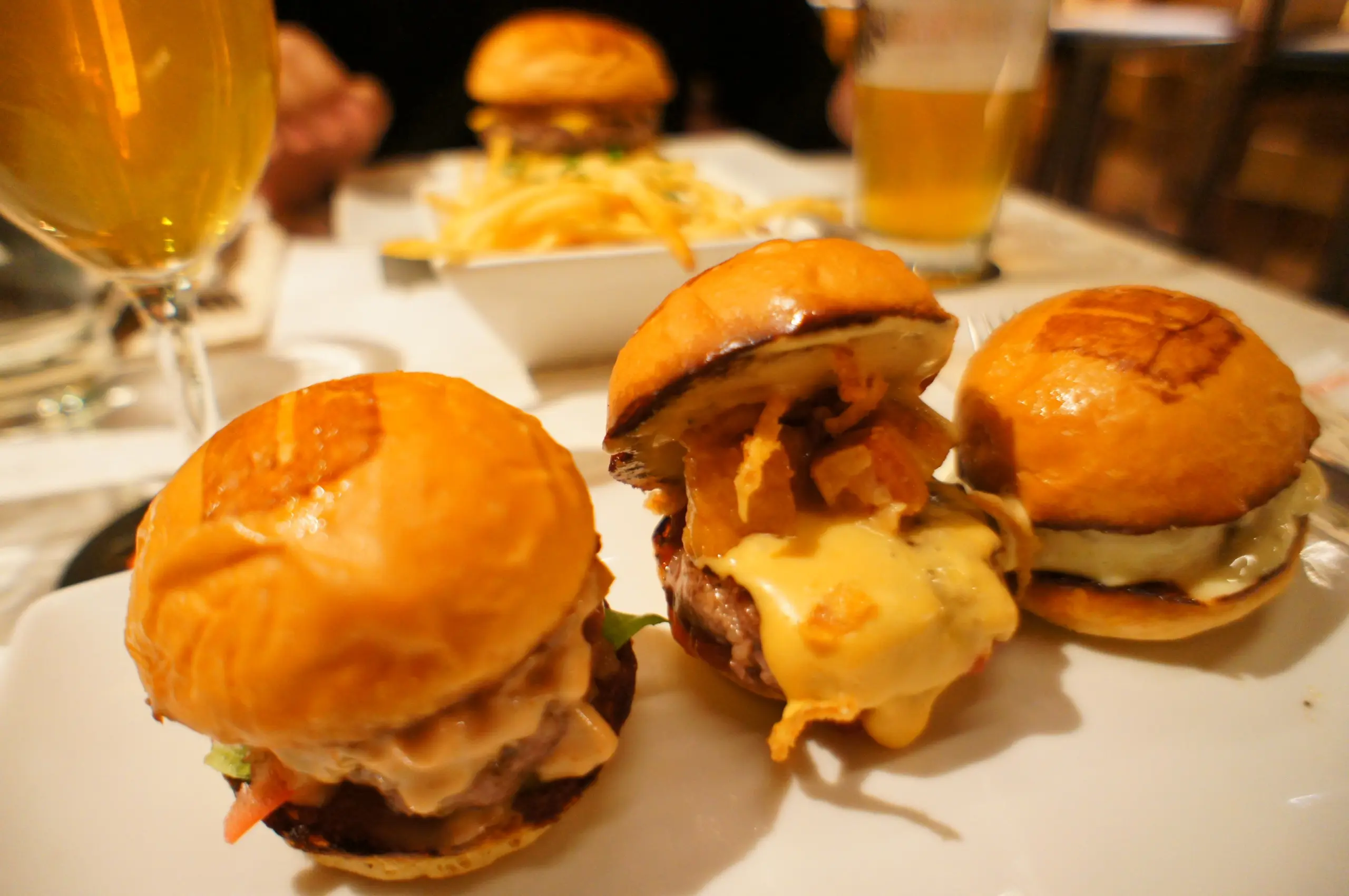 《ご当地MORE★東京》都内で絶品ハンバーガーを食べるならココ☝︎❤️青山【UMAMI BURGER】がおすすめ!☻_1