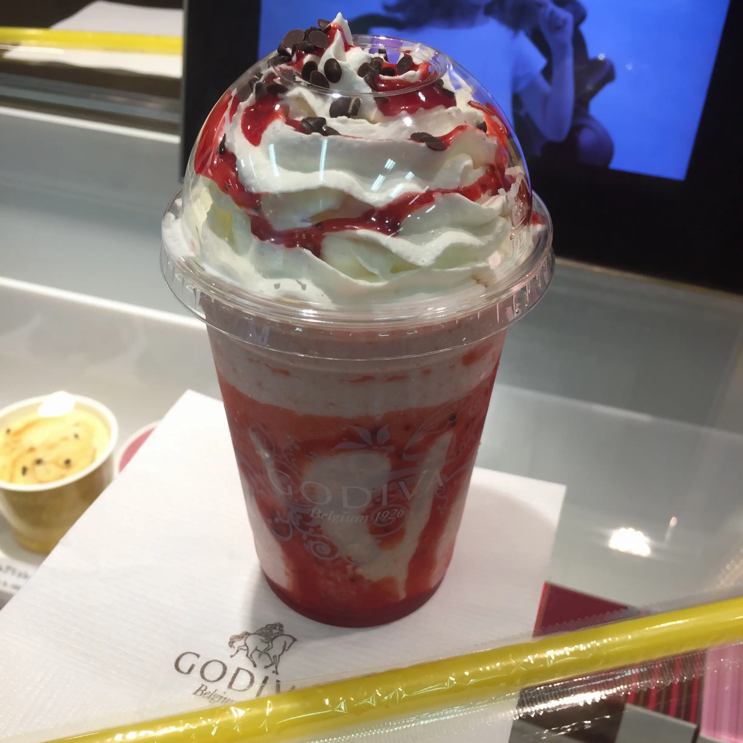 イガリメイク付きアフタヌーンティーが当たる!?【GODIVA】の《期間限定》ショコリキサー♡_3