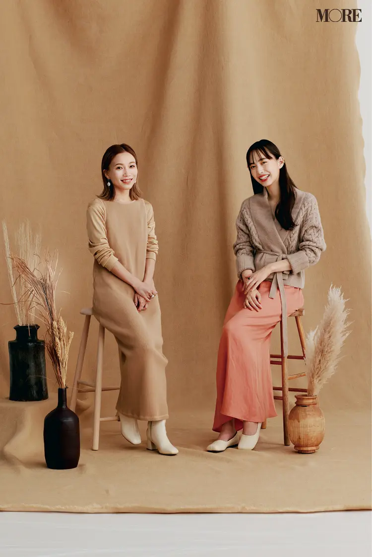 MOREモデル井桁弘恵(右)がエシカルファッションプランナー・鎌田安里紗さん(左)と対談している様子