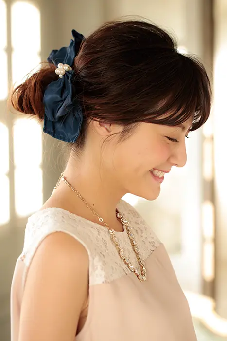 これが最新!結婚パーティー向け「ささっとひとつ結びアレンジ」【ロングヘア編】_2