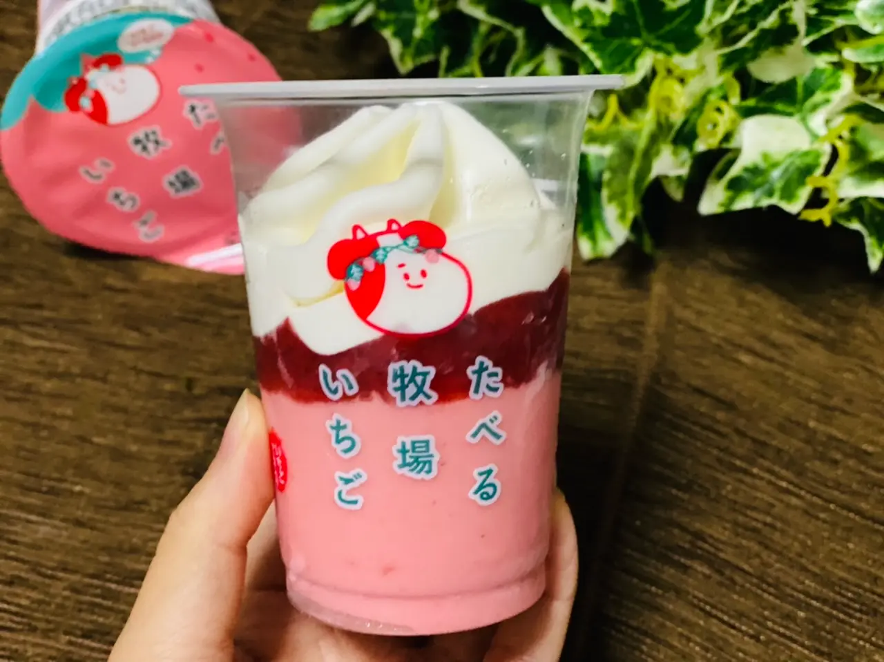 【ファミマ限定】本日発売★いちご果肉ソースが2倍以上!《たべる牧場いちご》復活♡_2