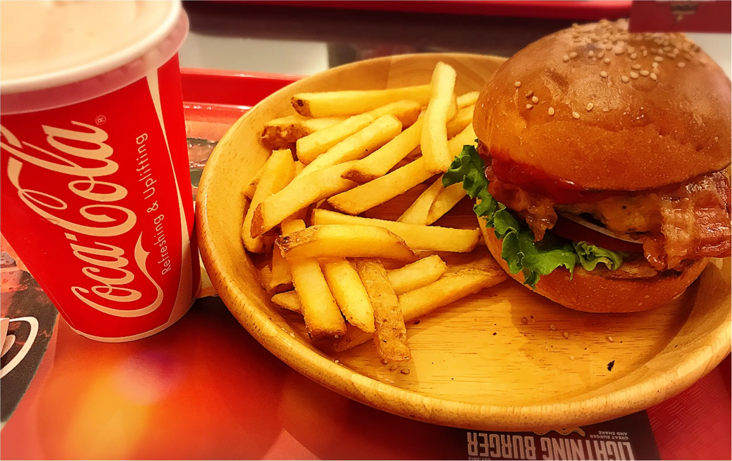 ★イケてるお店のイケてるハンバーガー!まるでテーマパークのフードコートな見た目の『LIGHTNING BURGER』★_7