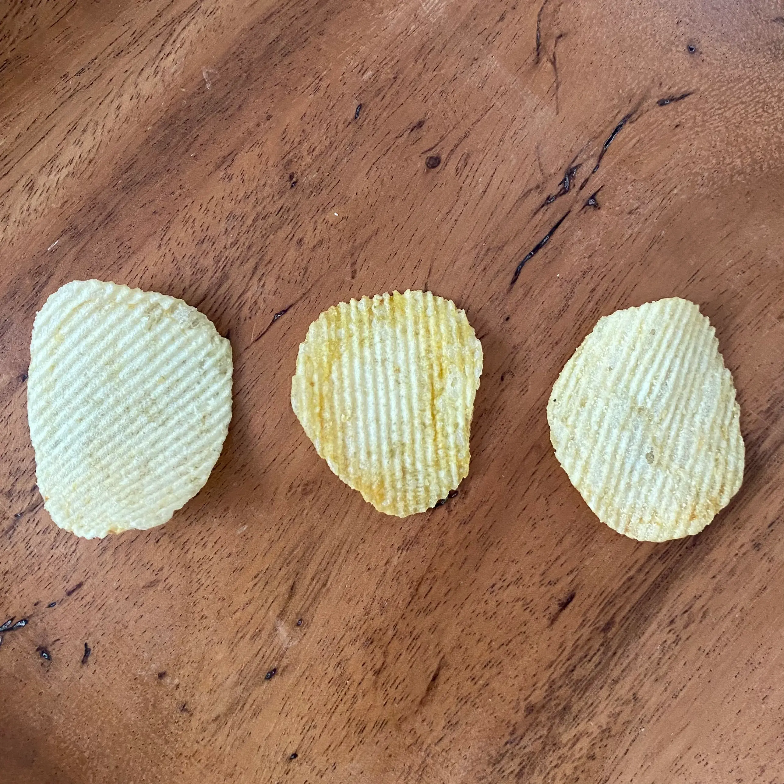無印良品 ポテトチップス おつまみ 塩 ガーリック コンテチーズ 食べ比べ