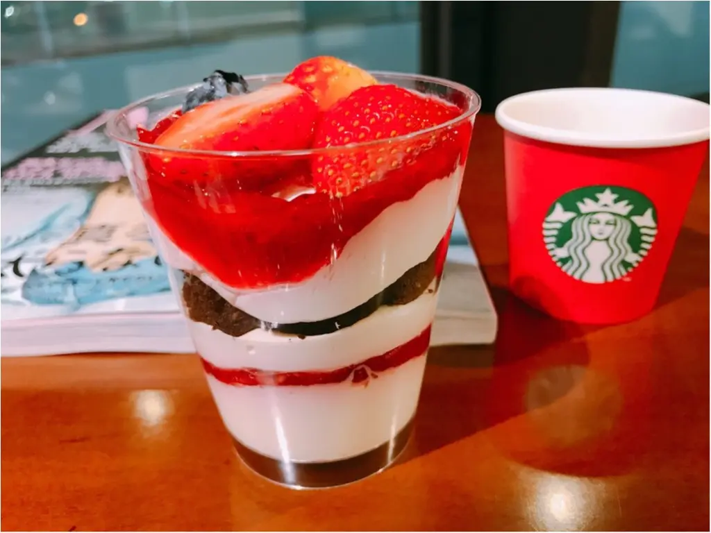 【スタバ★関東一部店舗限定!】ホリデーシーズンにぴったり!カップデザート《ミックスベリー&クッキー》に出逢えたらラッキー!?_3
