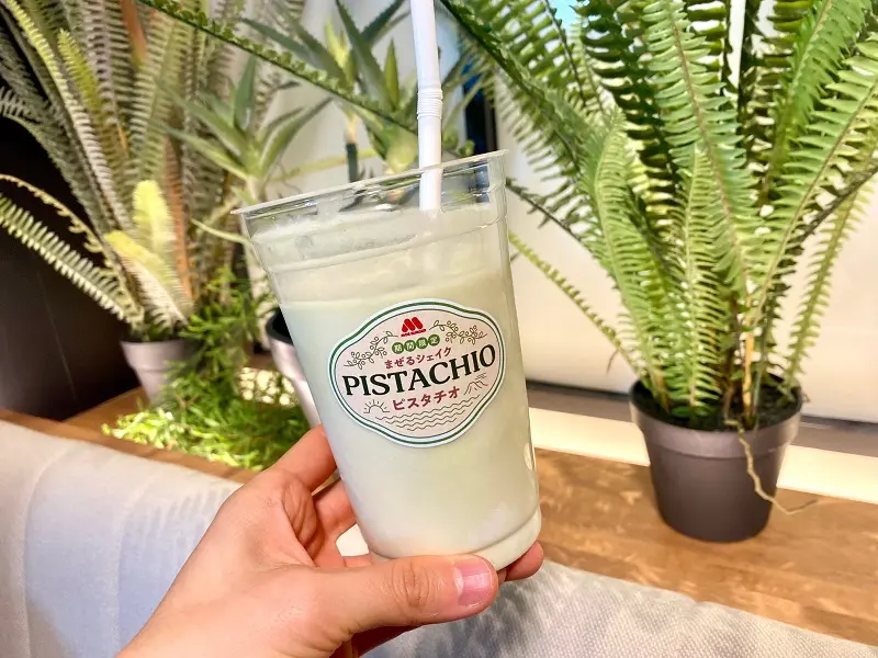 モスバーガー新作「まぜるシェイク ピスタチオ」実物