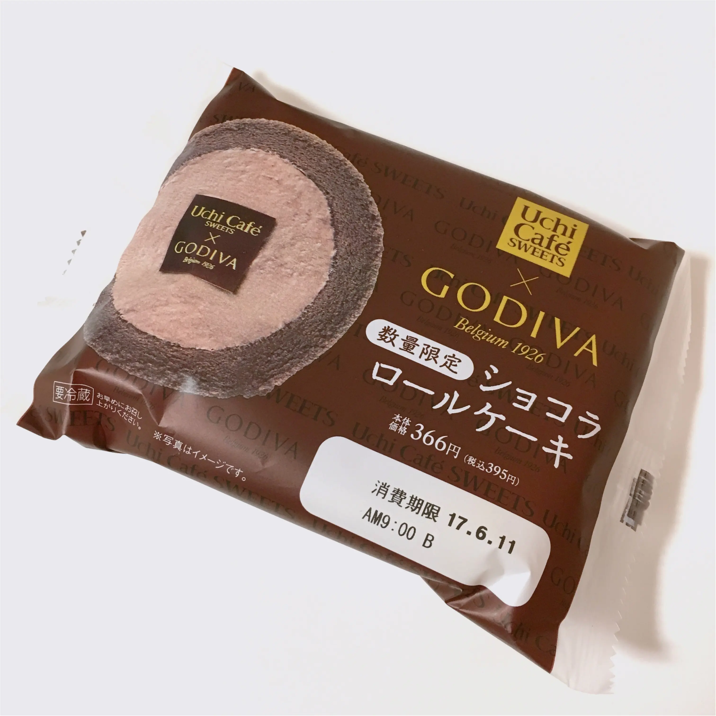 《 大人気 》こんなに美味しいの?ローソン×ゴディバの高級ロールケーキを食べてみました♡_1