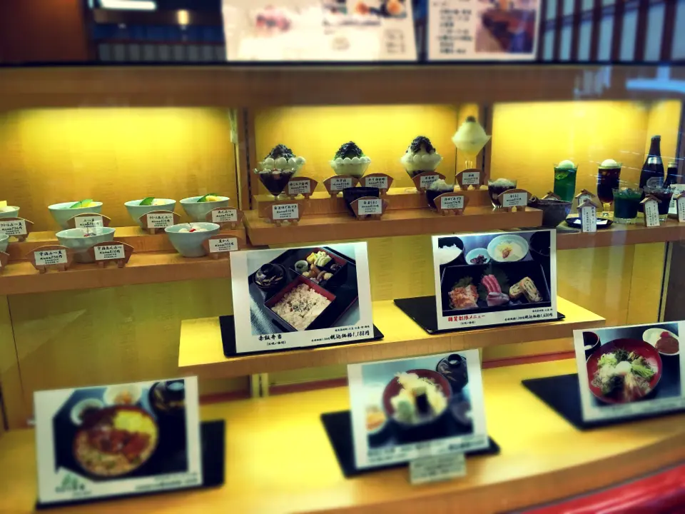 日本橋に行ったら食べたい。老舗の絶品クリームあんみつ_4