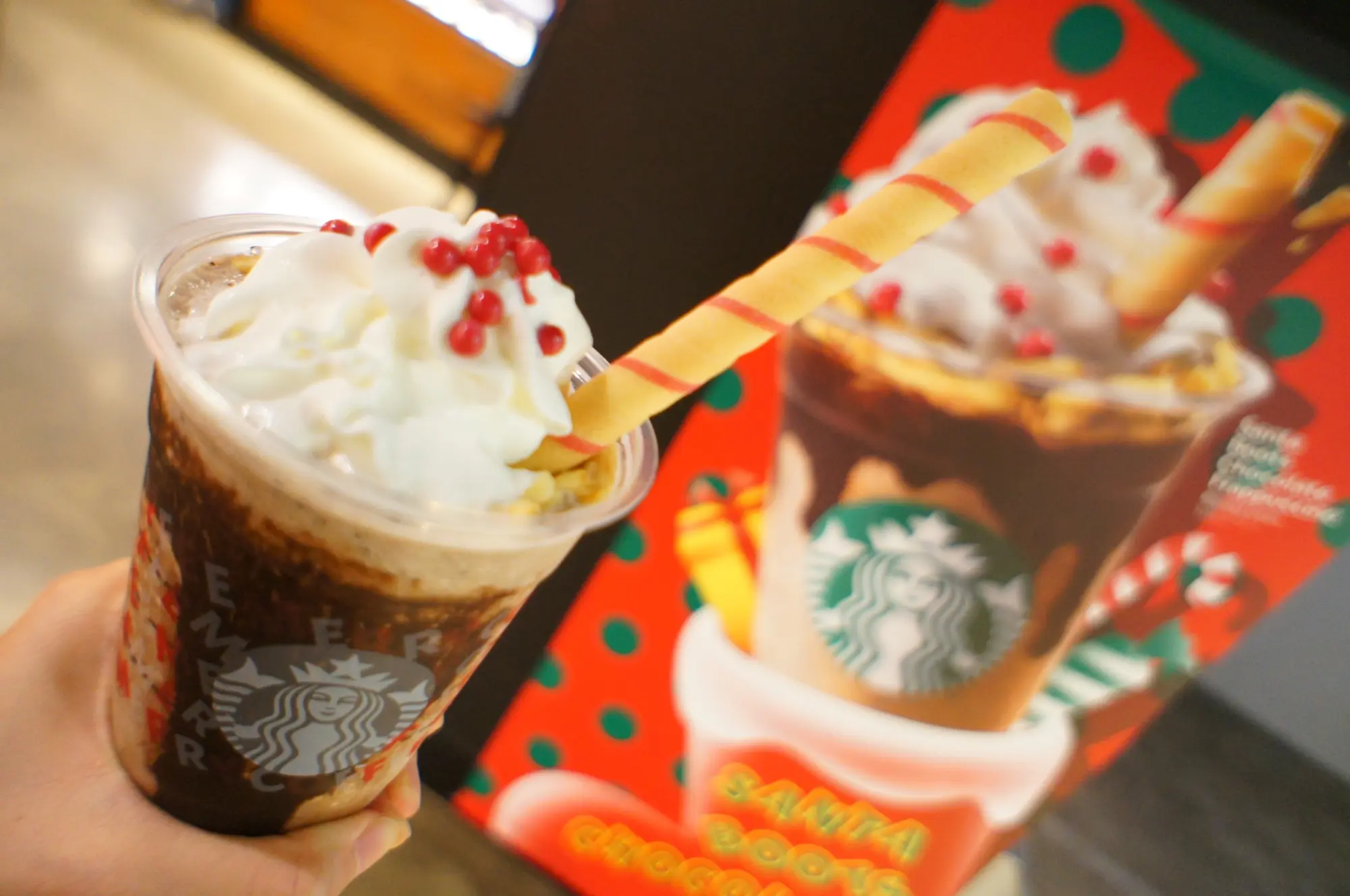 《いよいよ明日から❤️》先行発売【スタバ】サンタブーツ チョコレート フラペチーノを飲んできました☻!_4