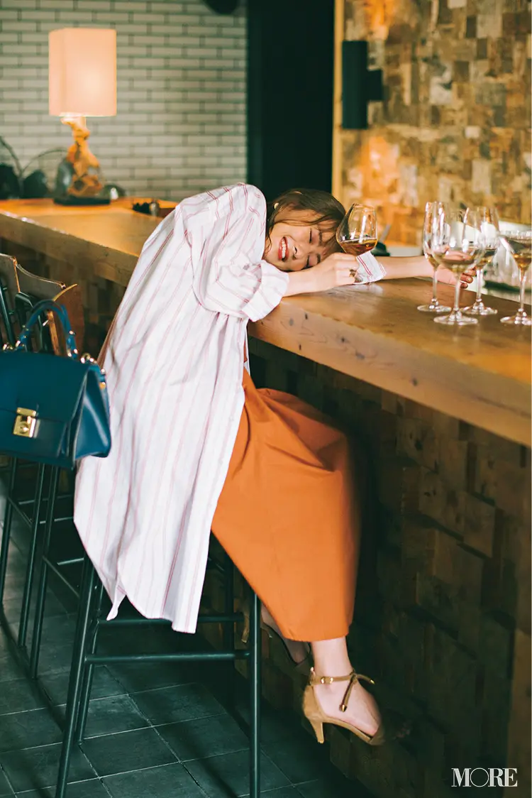 「飲み会で後輩とふたりきり……!?」内田理央主演・毎日連載『ミスブラウンの愛され着回し』4日目_1