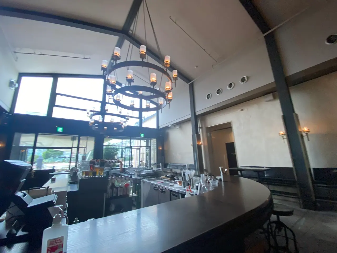 都会の運河を眺めながら、テラスでゆったりランチ✴︎_2