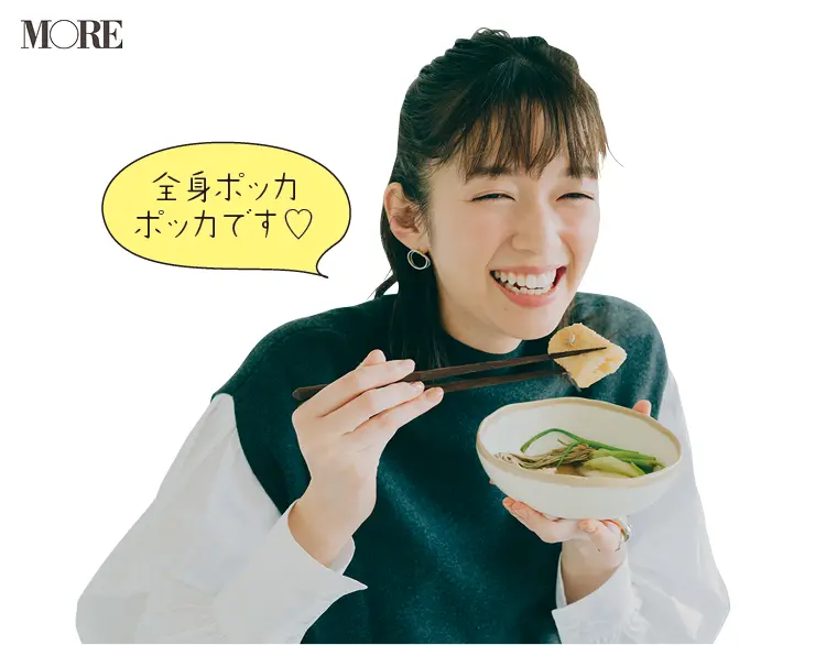 秋田県お取り寄せのきりたんぽ鍋を食べる佐藤栞里